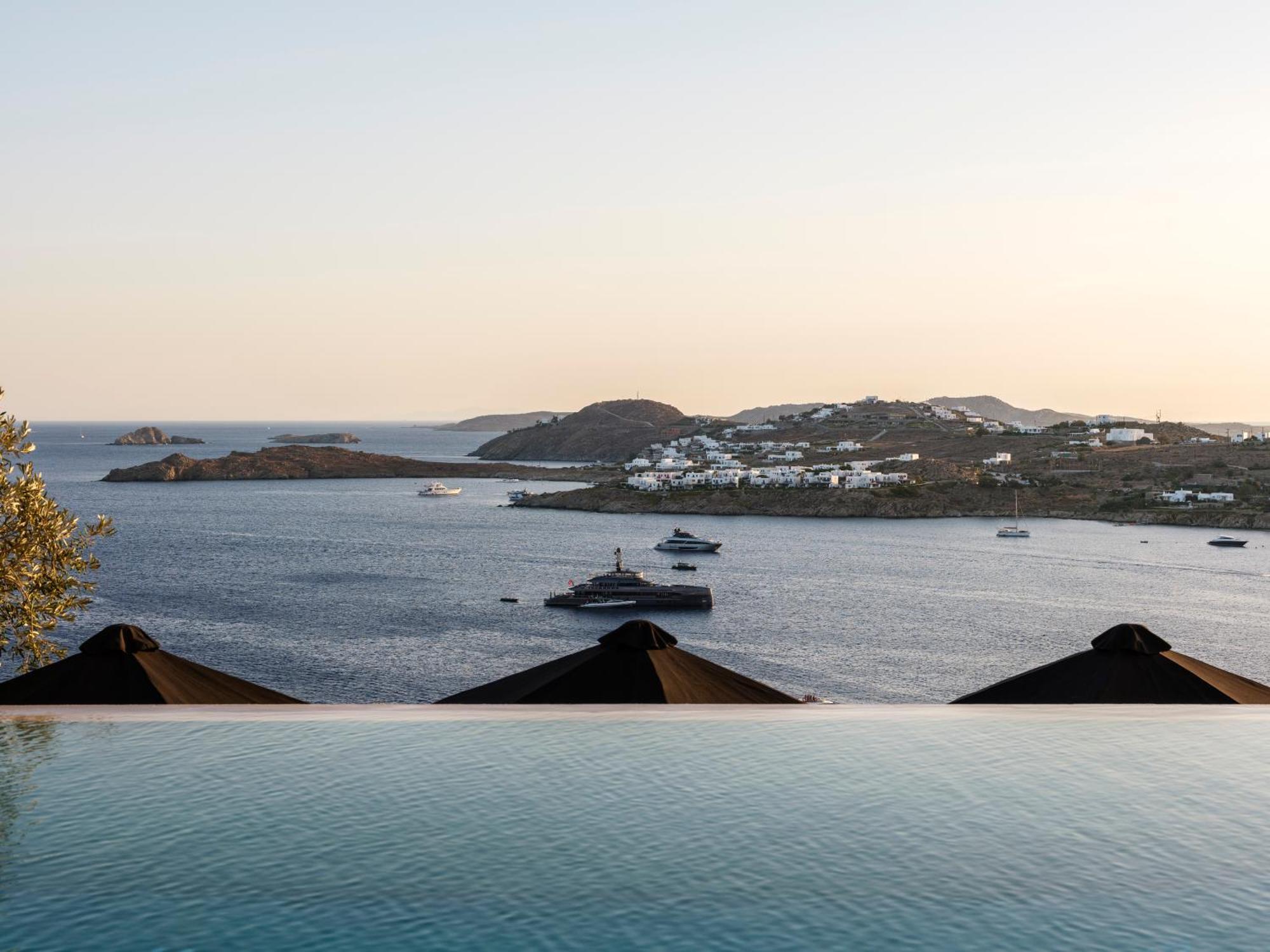 V&V Guest House - Luxury Suites Ornos  Esterno foto