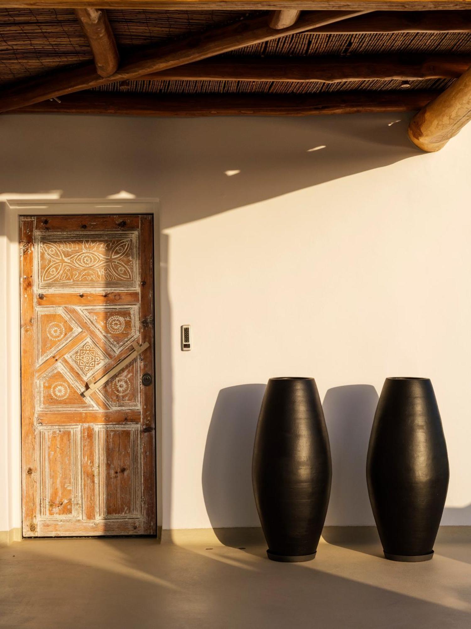 V&V Guest House - Luxury Suites Ornos  Esterno foto